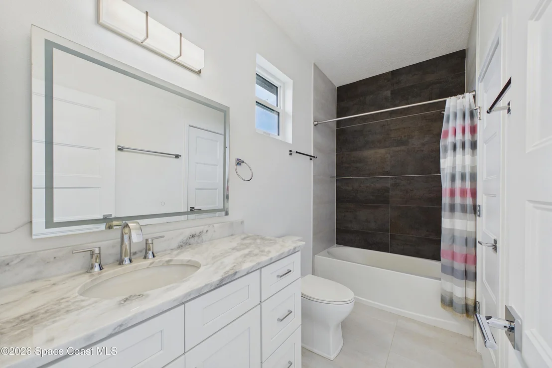 Photo of 2094 Hyde Parkway