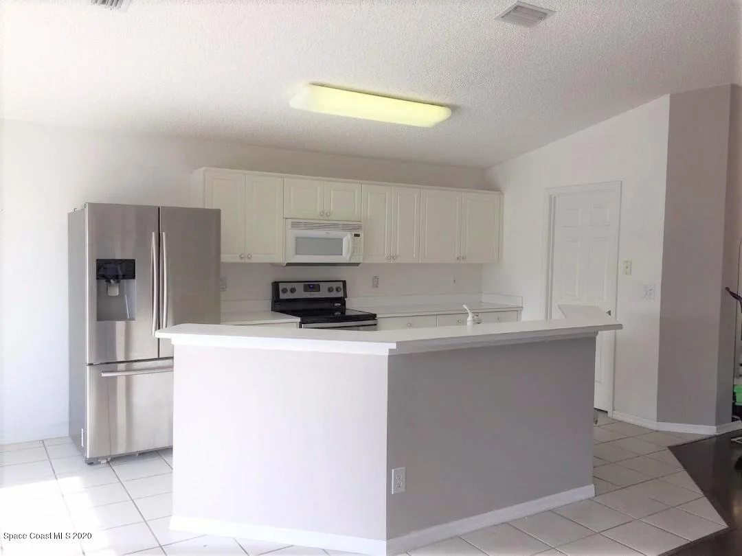 Photo of 889 Villa Drive