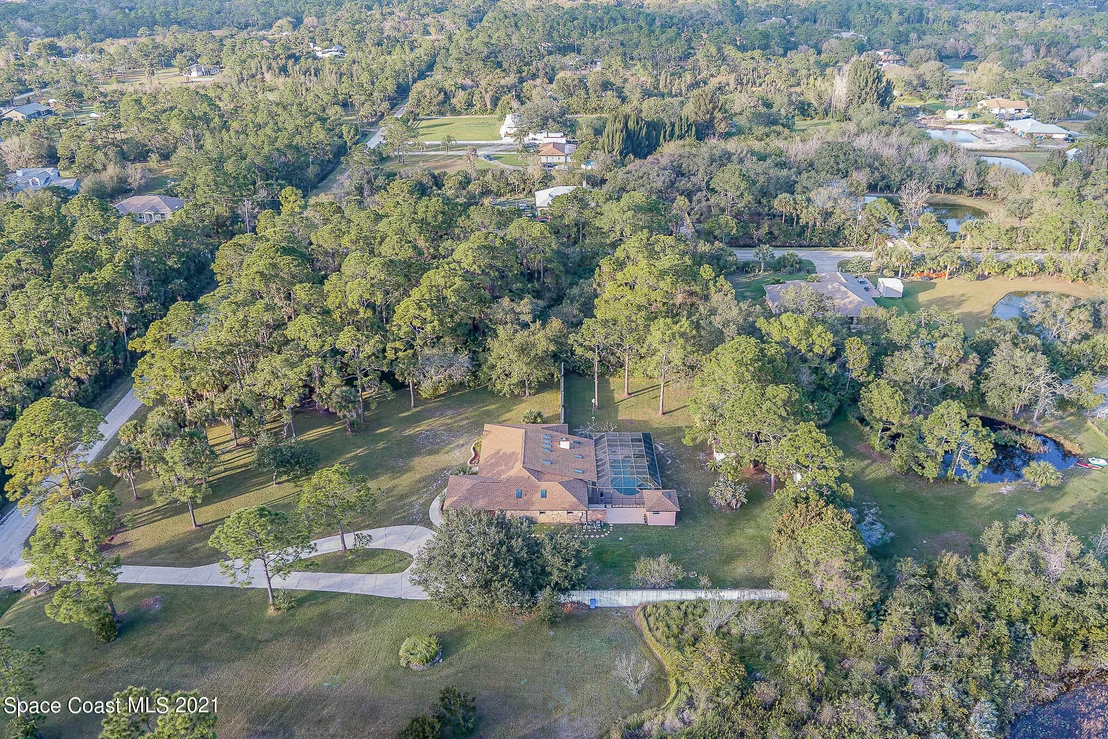 Photo of 2555 Macdonald Lane