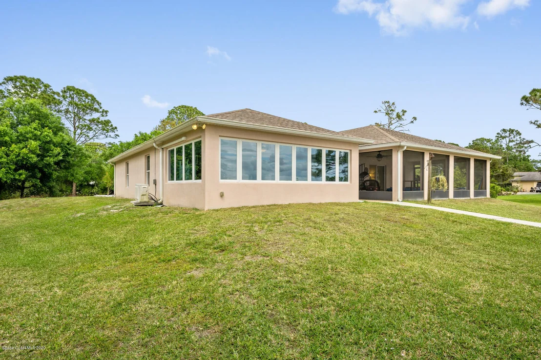 Photo of 1301 Grant Road