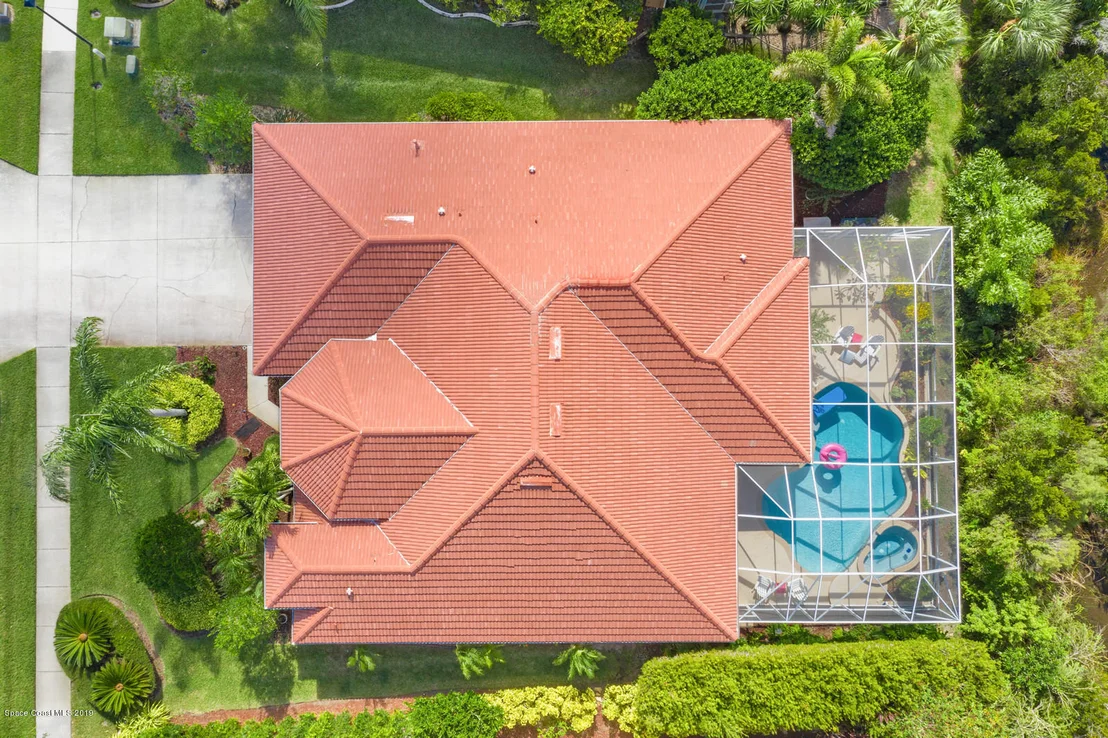 Photo of 824 Chatsworth Drive