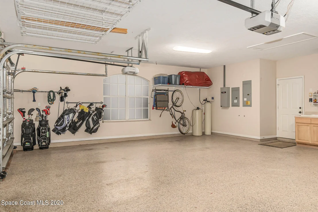 Photo of 889 Oak Park Drive
