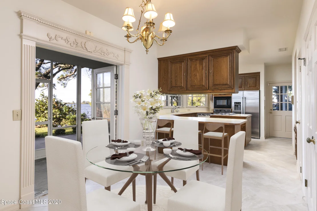 Photo of 1316 S Riverside Drive