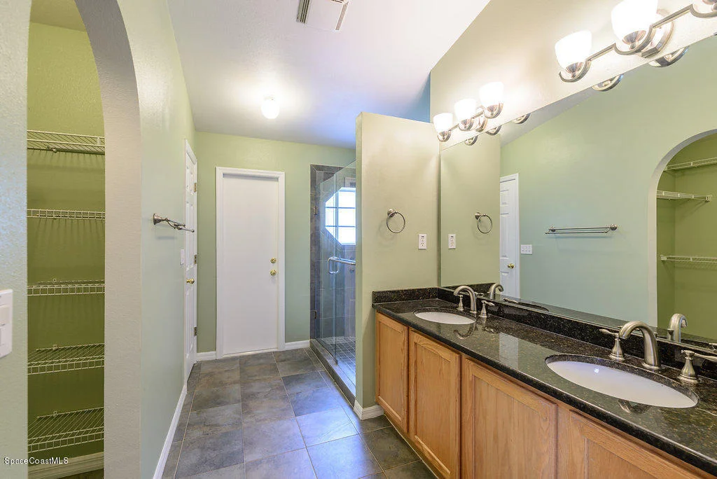 Photo of 1203 White Oak Circle