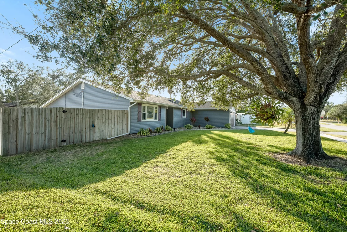 Photo of 2624 School Drive NE
