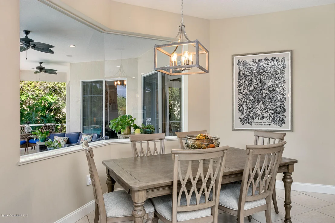 Photo of 824 Chatsworth Drive