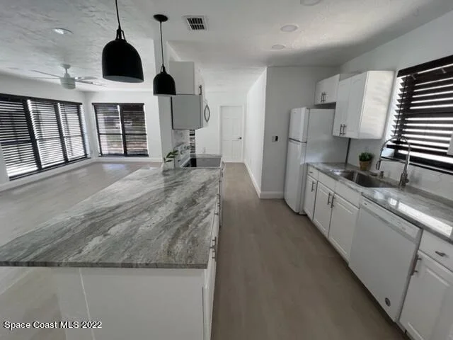 Photo of 865 Bianca Drive NE