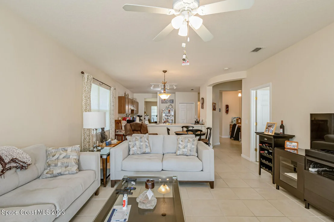 Photo of 881 Benton Drive