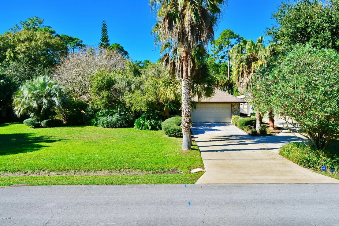 Photo of 1827 S Live Oak Drive