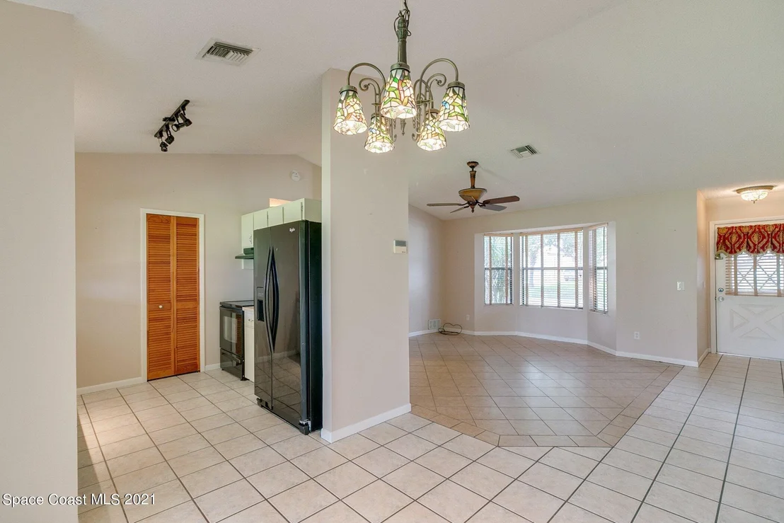 Photo of 1038 Evernia Street