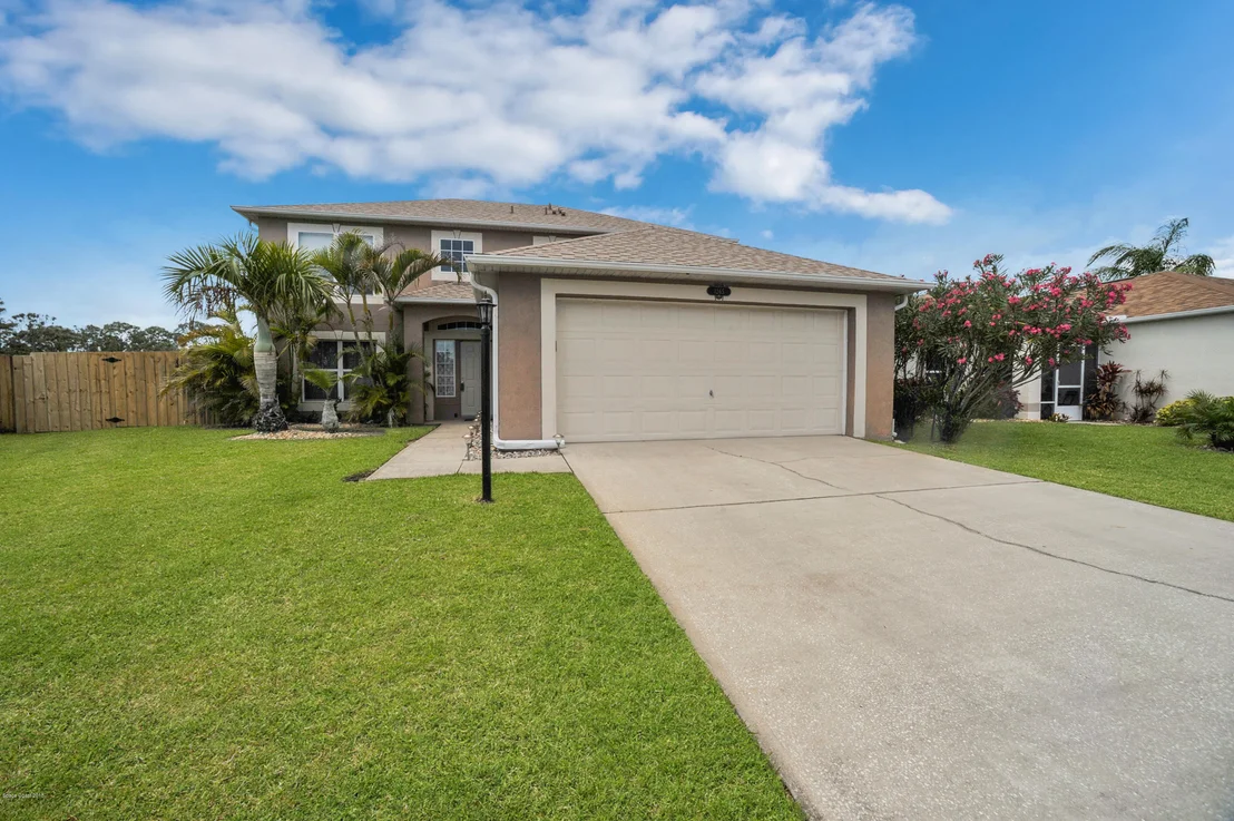Photo of 1265 White Oak Circle