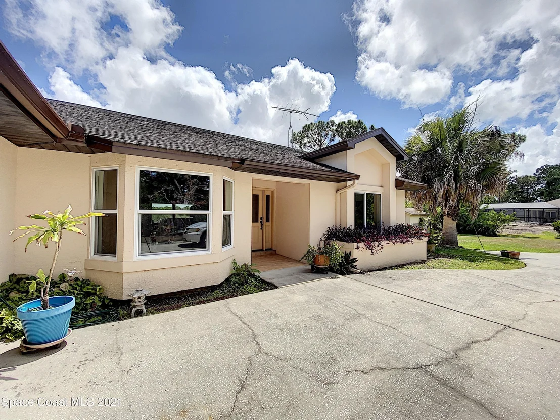 Photo of 1351 Grant Road
