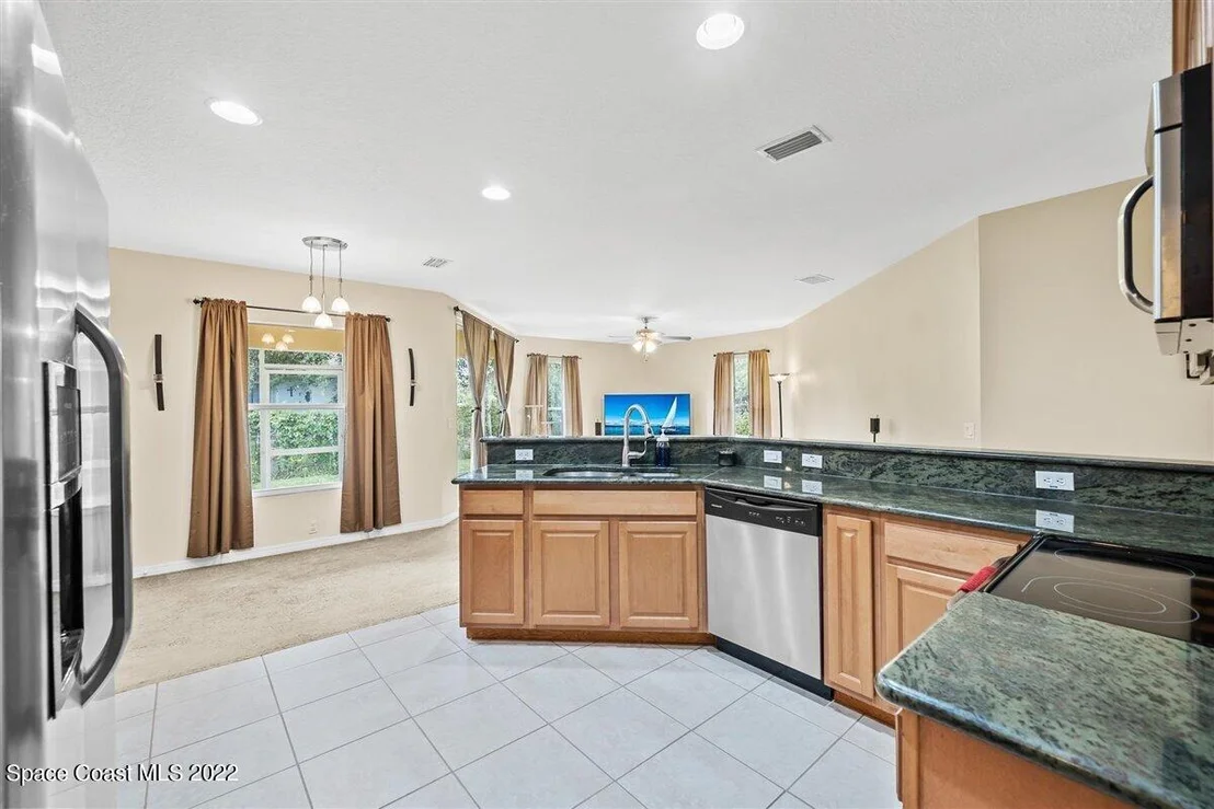 Photo of 6355 Angus Street