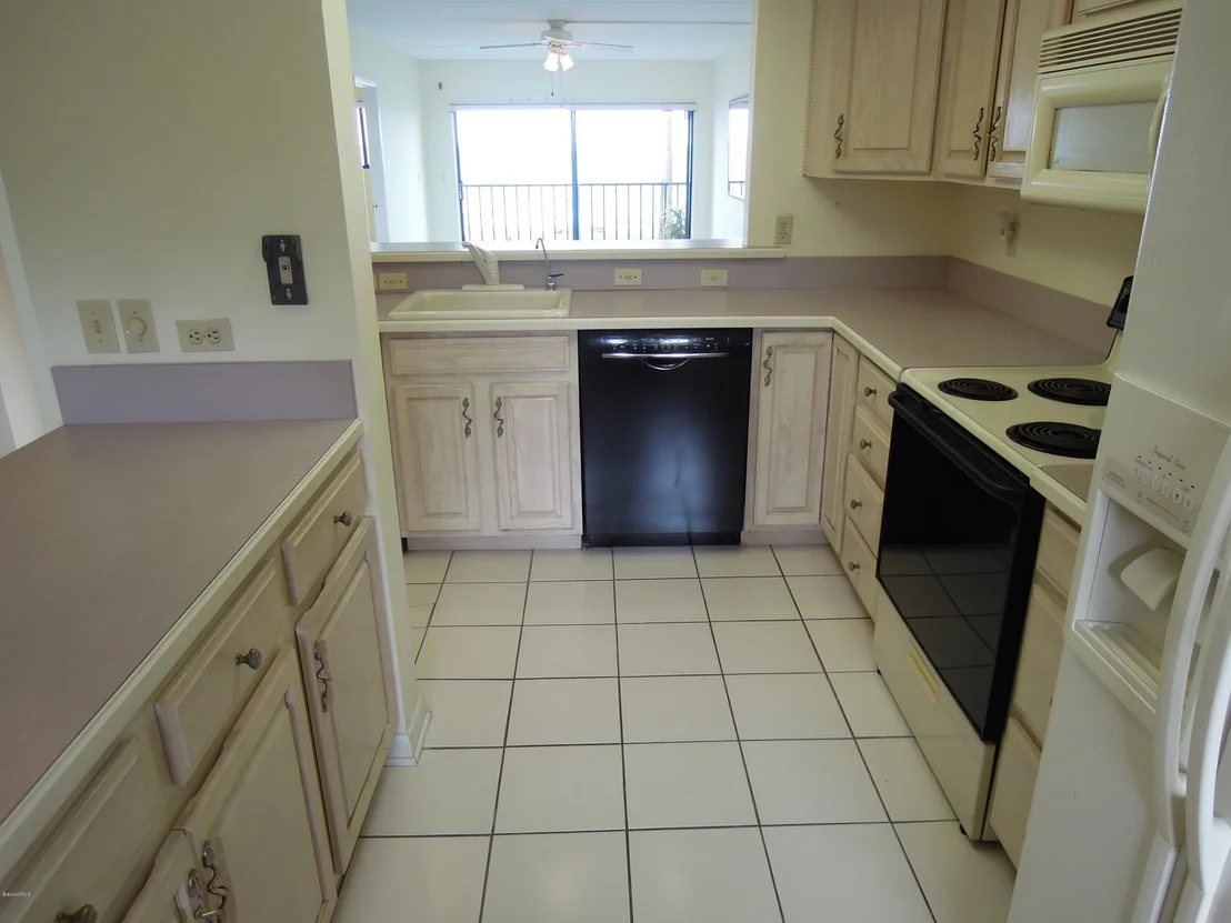 Photo of Unit 102 at 3901 Dixie Highway NE