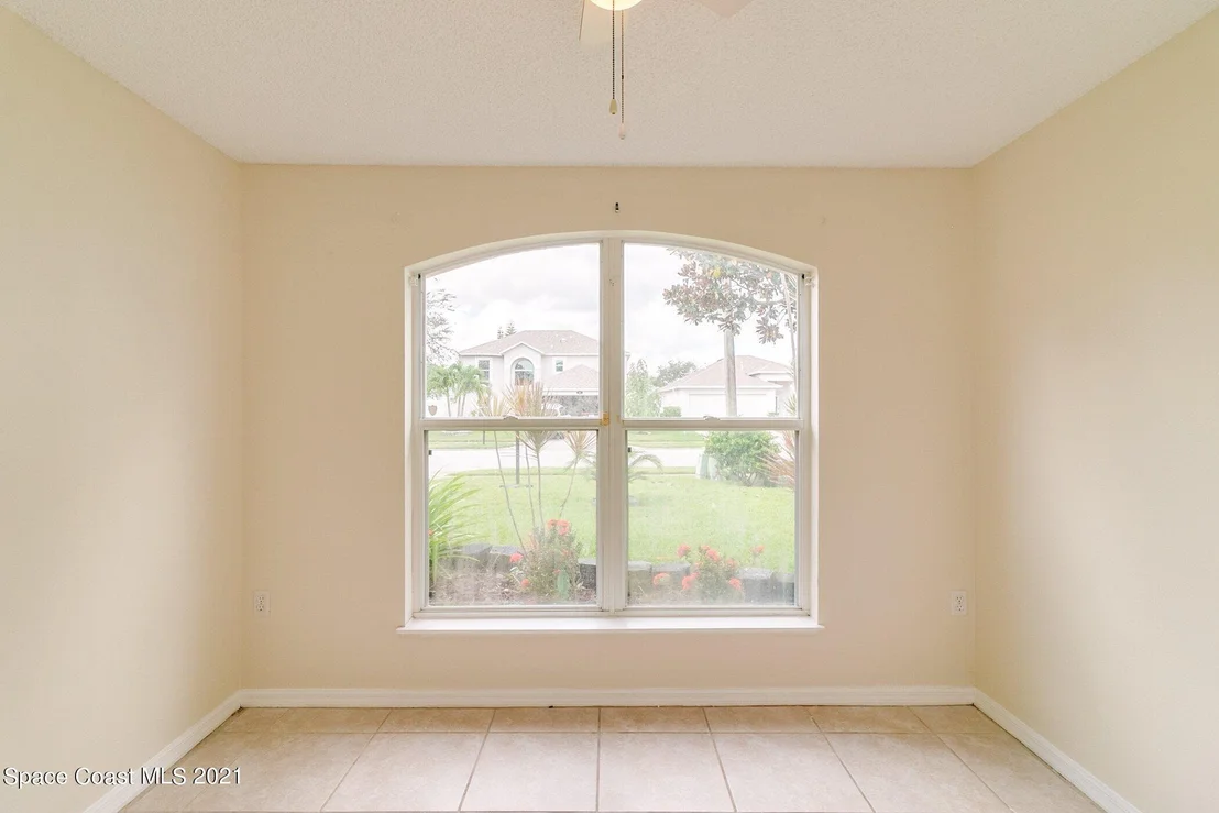 Photo of 1125 White Oak Circle