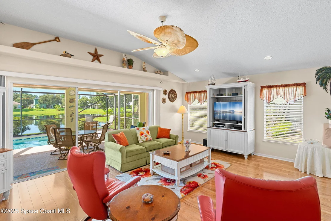Photo of 833 Tavernier Circle NE