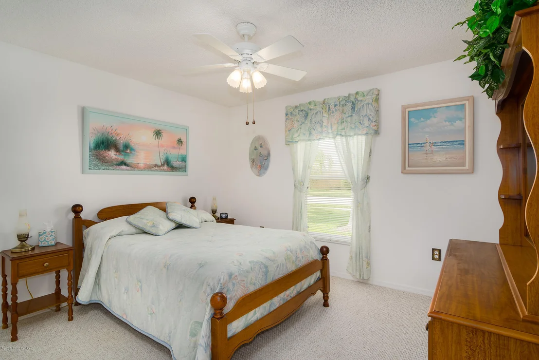 Photo of 1165 White Oak Circle