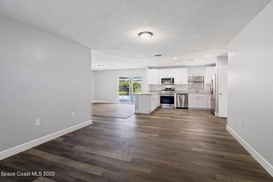 Photo of 1344 Heritage Acres Boulevard
