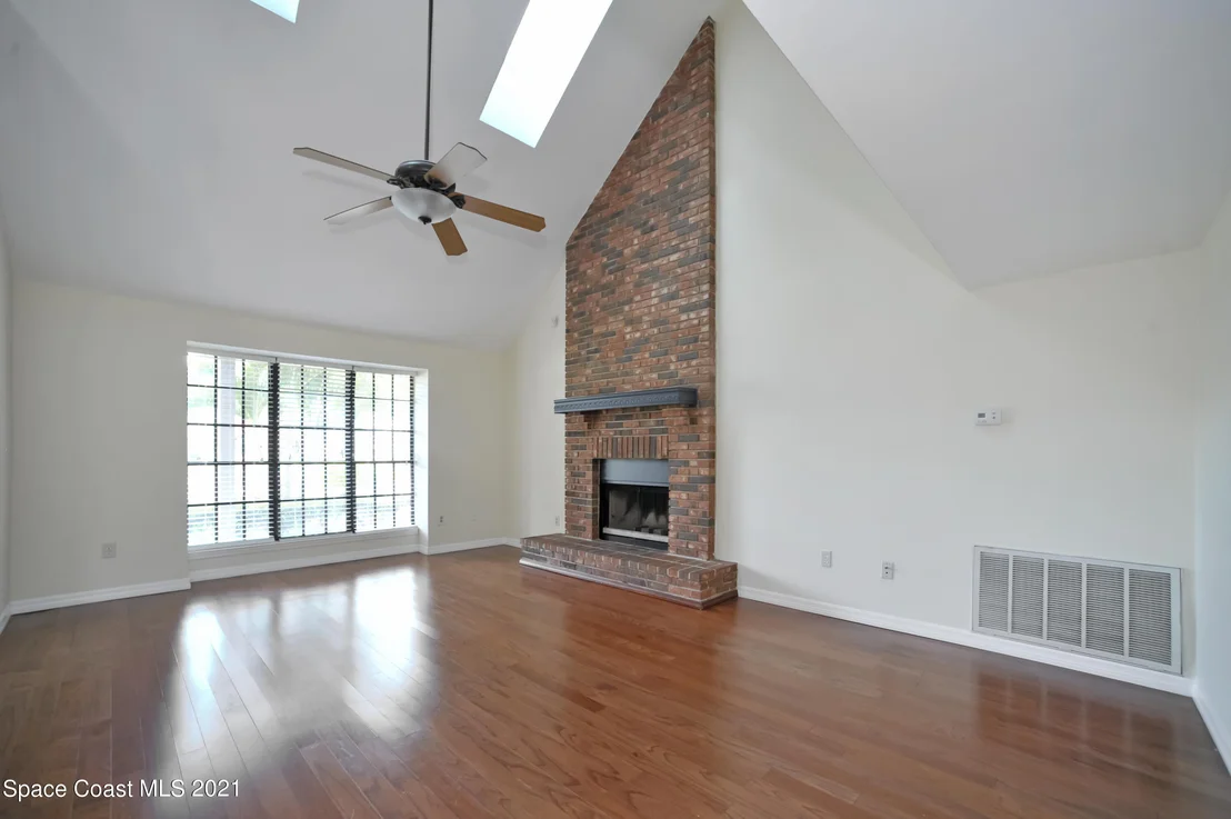 Photo of 986 Whisperpine Drive