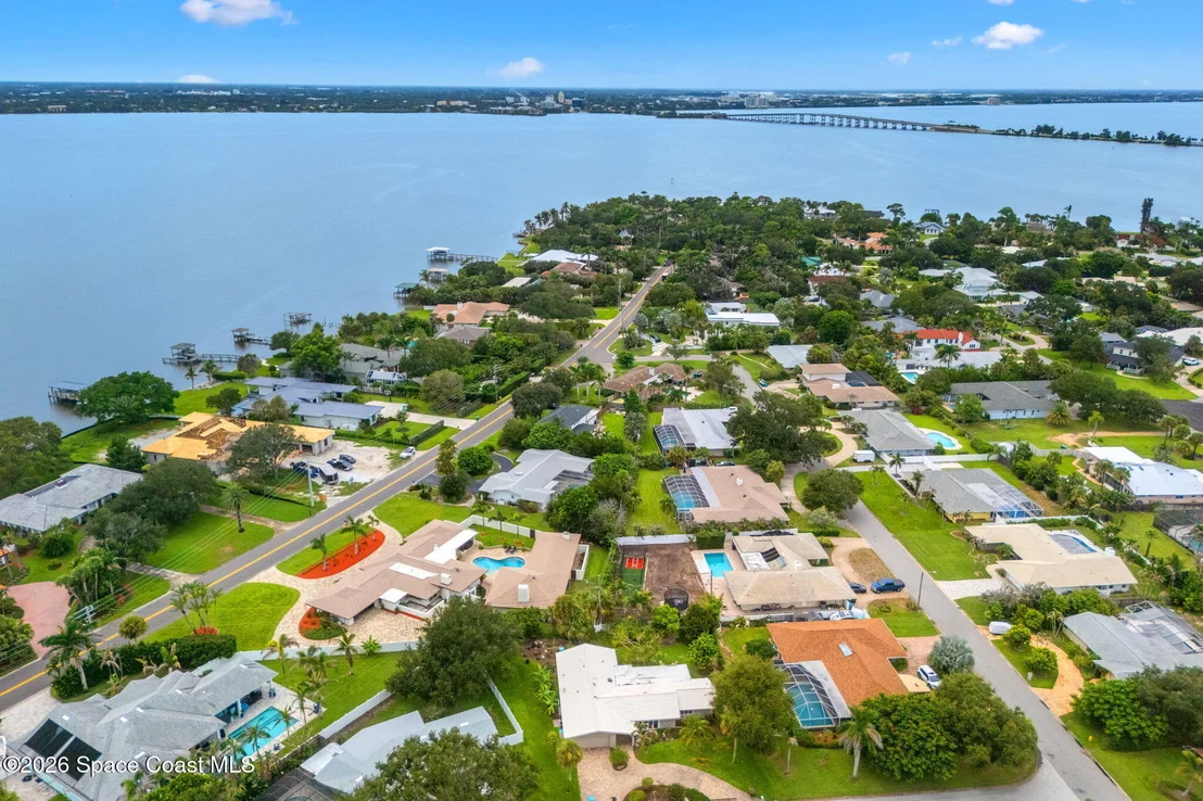 Photo of 207 Riverside Drive