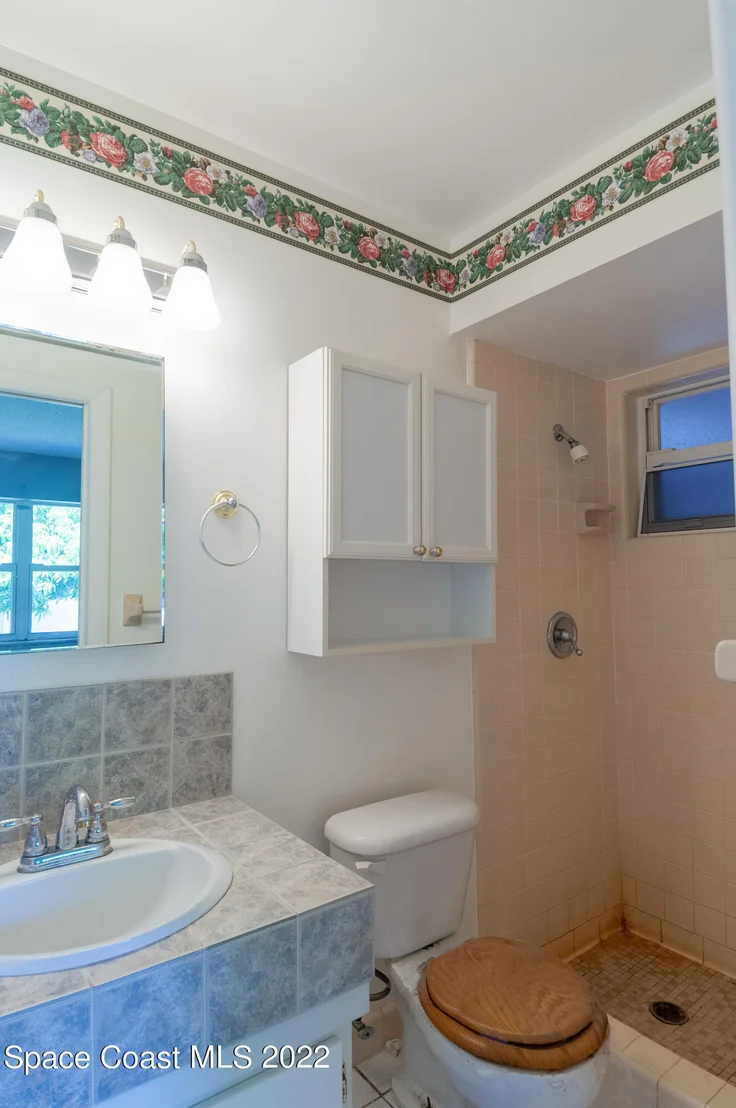 Photo of 722 Bianca Drive NE