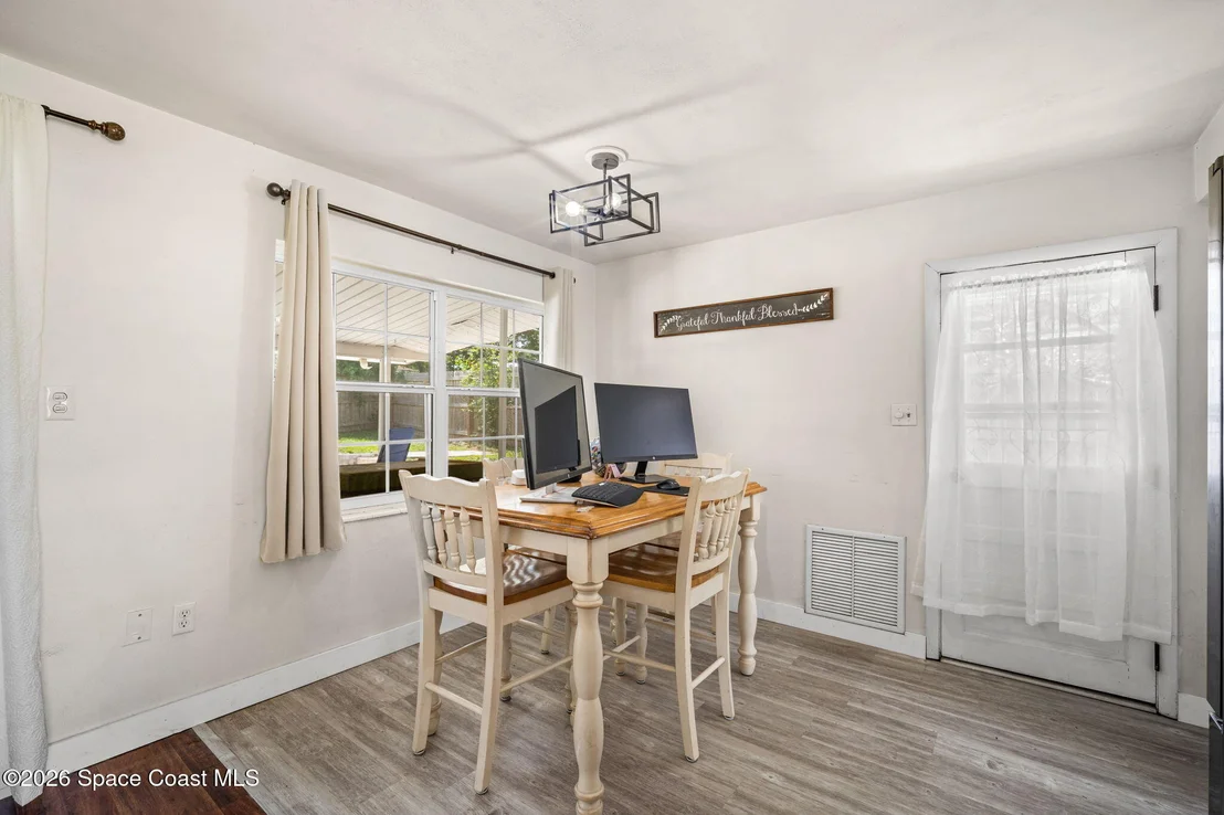 Photo of 1425 Crest Drive