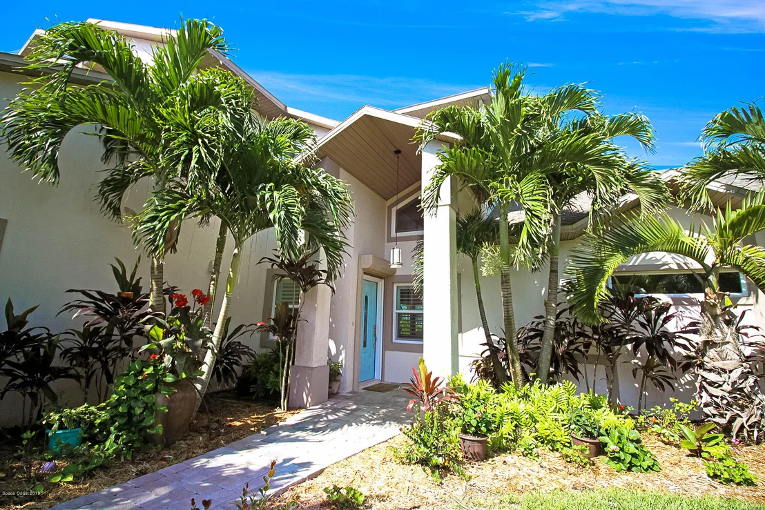 Photo of 5870 Riverside Drive
