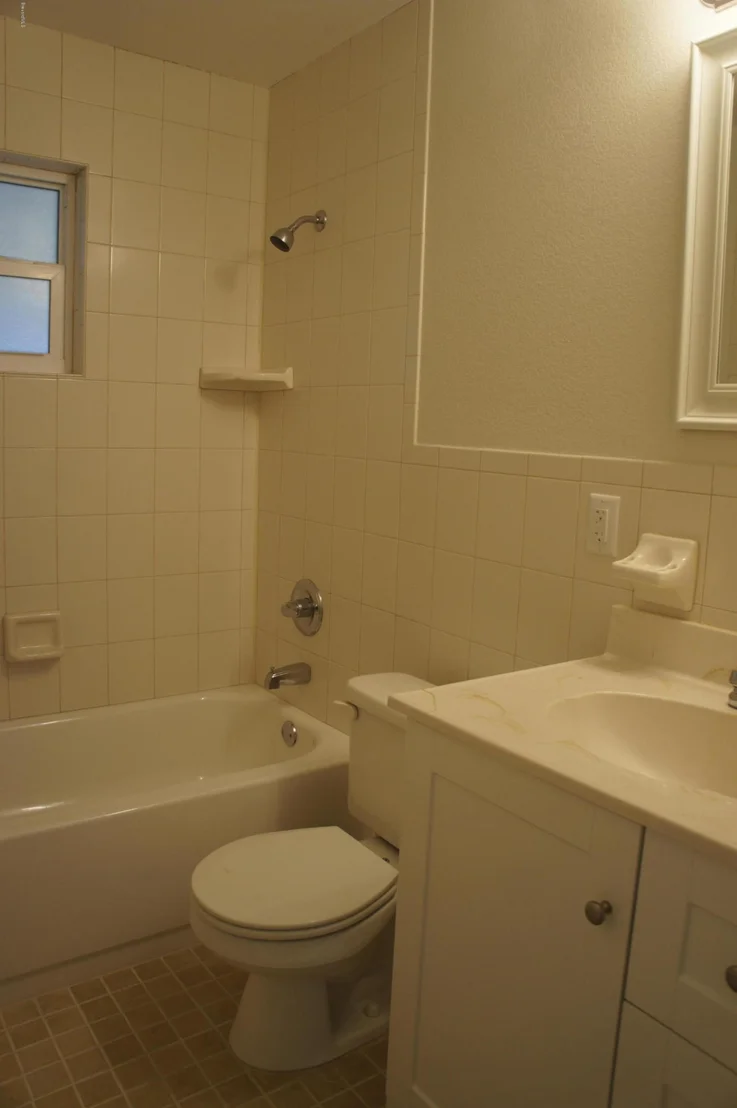 Photo of 566 W Cadillac Circle