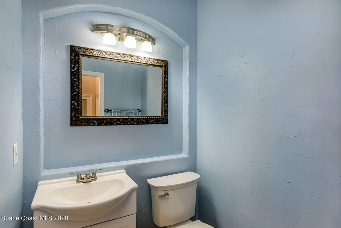 Photo of 975 Chatsworth Drive