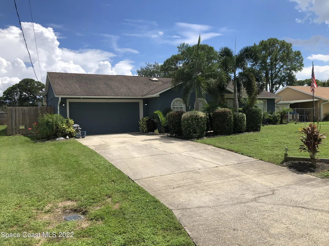 Photo of 6591 Bancroft Avenue