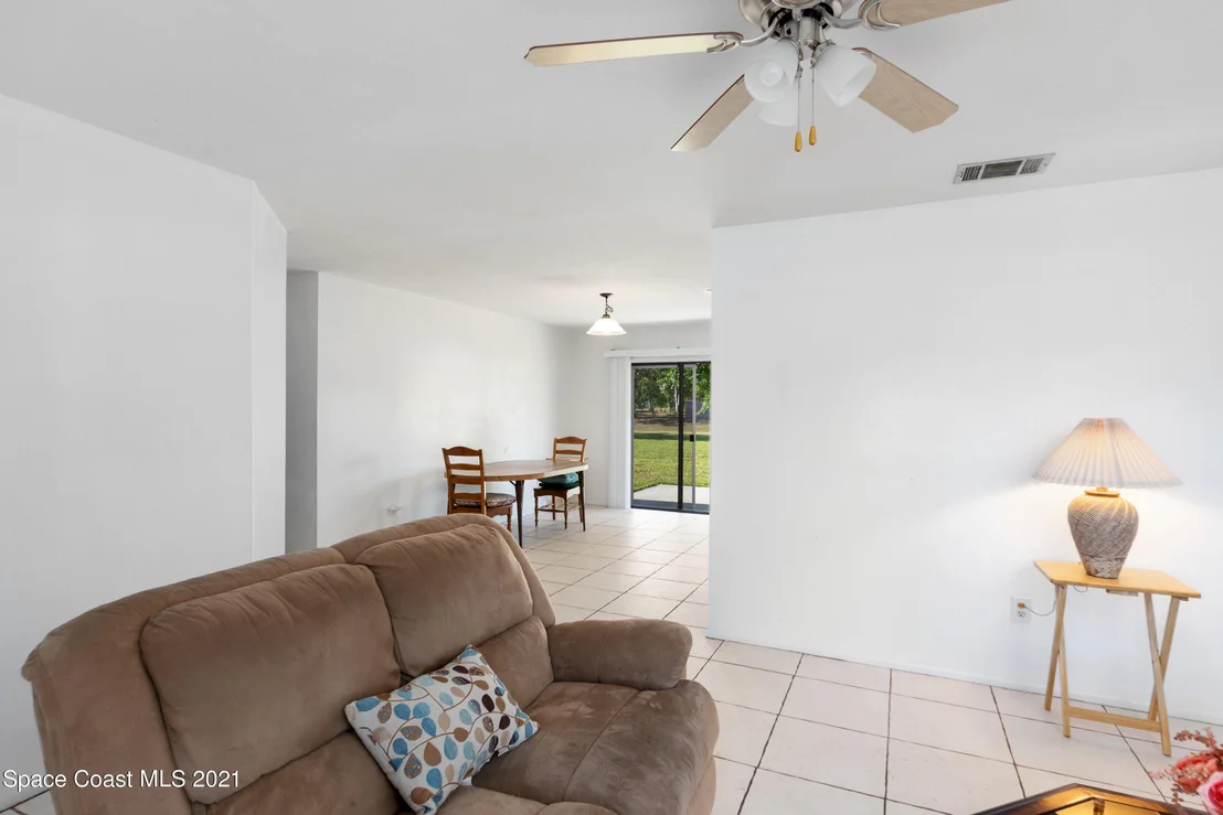 Photo of 859 Riviera Drive NE