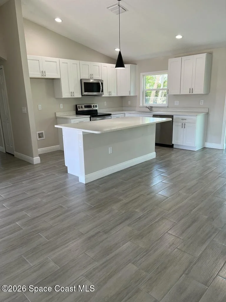 Photo of 1042 Hickory Lane