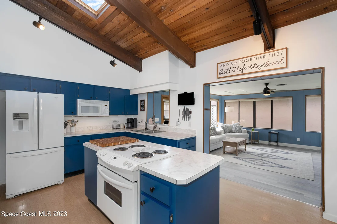 Photo of 320 Bayhead Drive