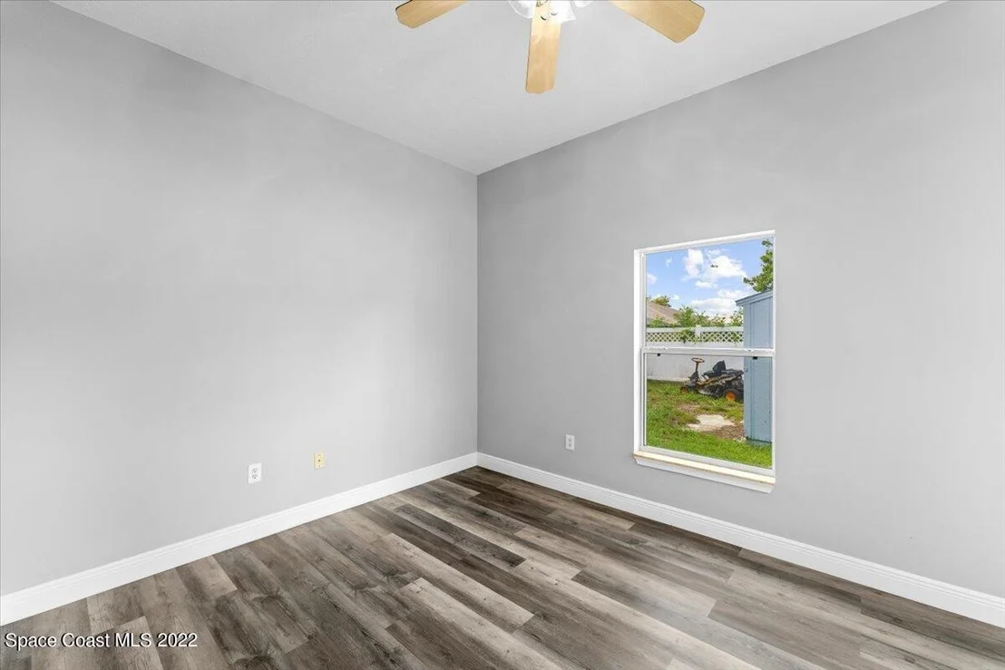 Photo of 1090 Emerald Road SE