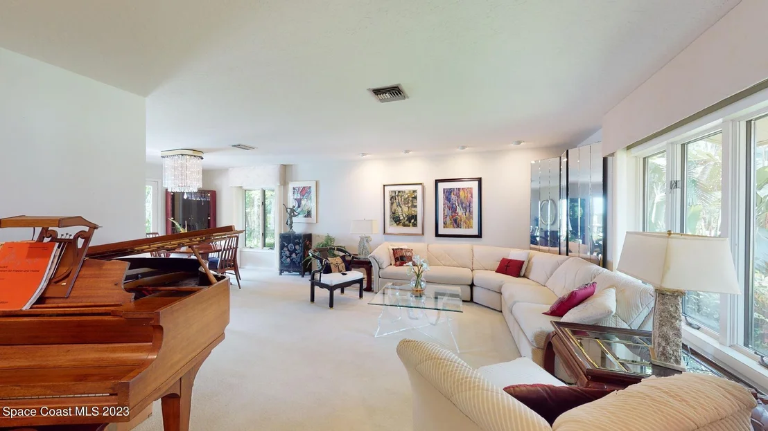 Photo of 421 Riverview Lane