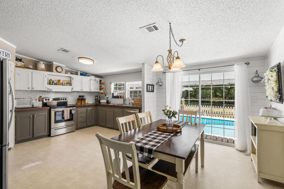 Photo of 2373 Parrish Road