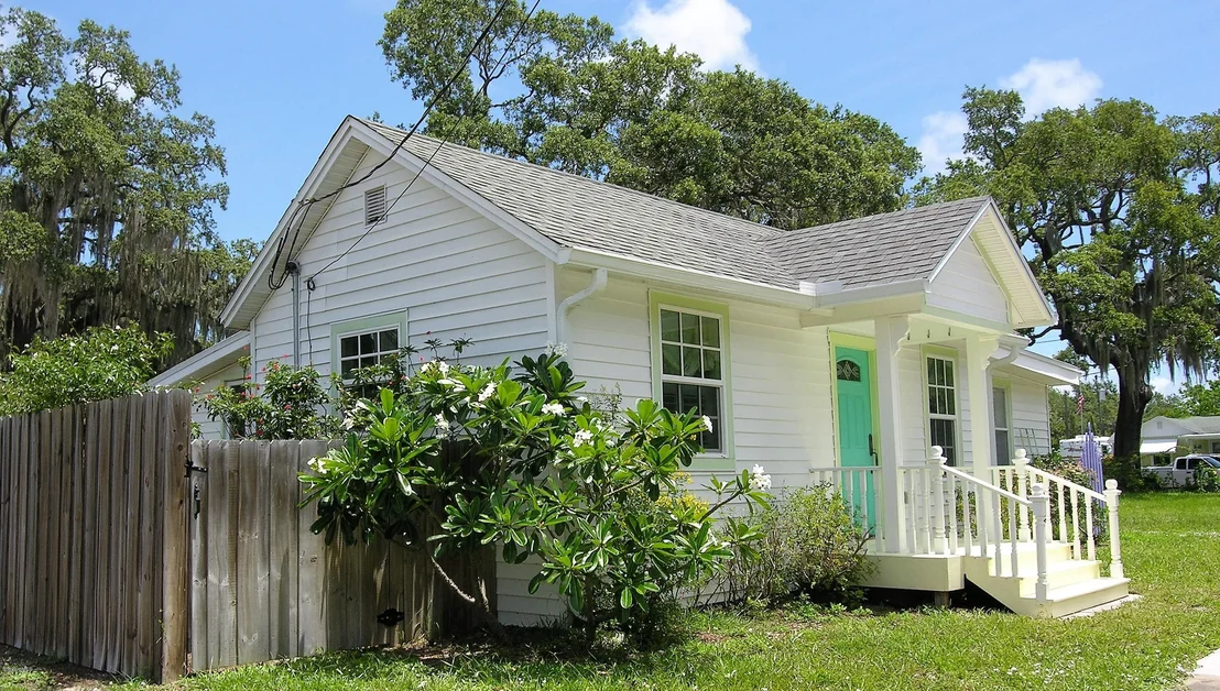 Photo of 736 Aurora Road