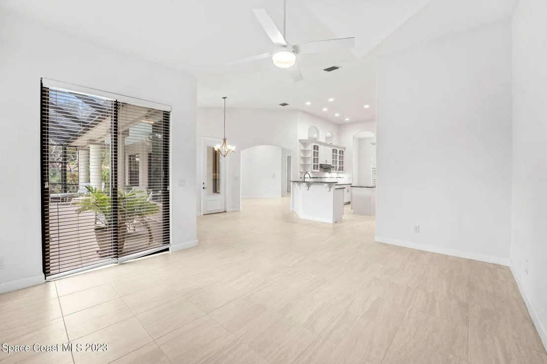 Photo of 423 Flanders Drive