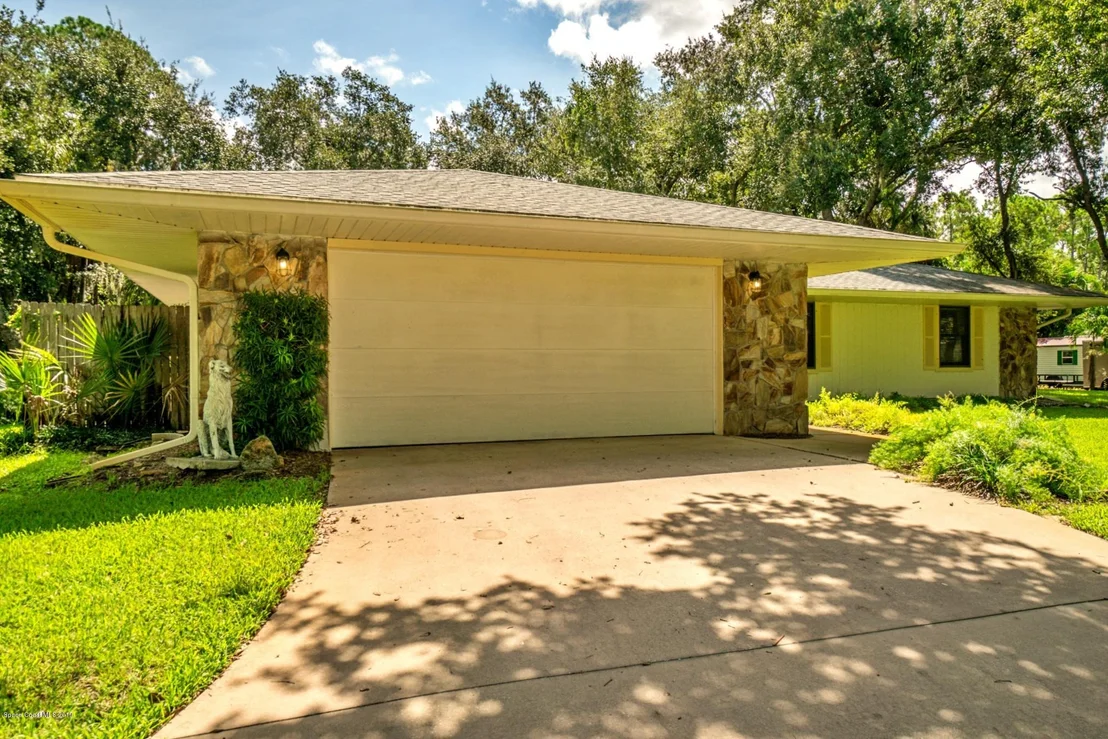 Photo of 1808 Live Oak Drive N