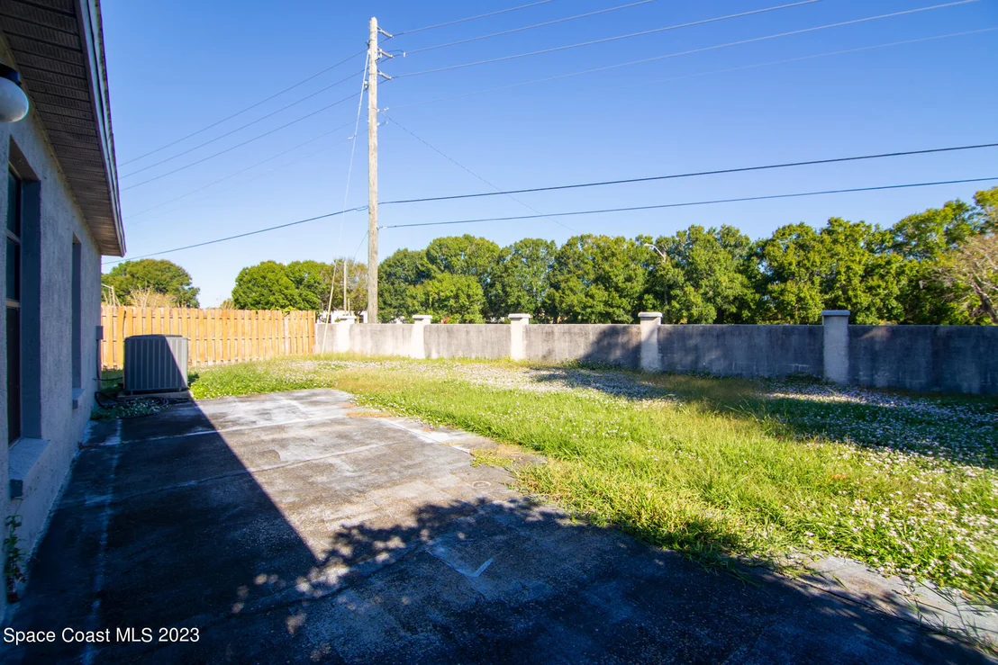 Photo of 1816 Clover Circle