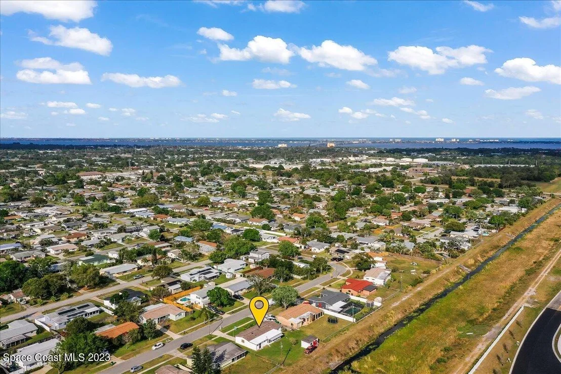 Photo of 1707 Ixora Drive W