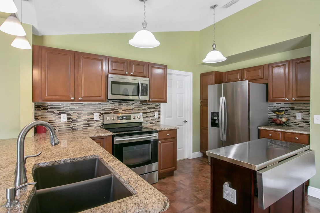 Photo of 2423 Mountain View Avenue