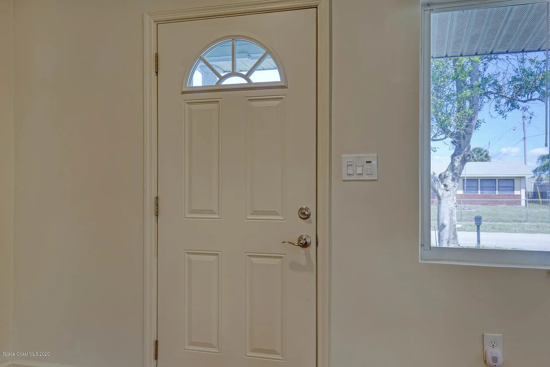 Photo of 930 Bacon Circle NE
