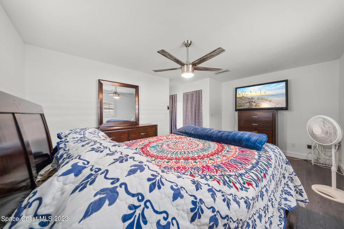 Photo of 990 Emerald Road SE