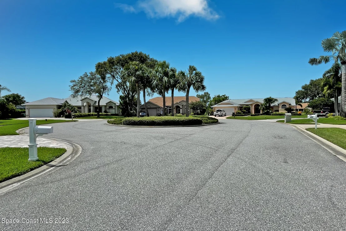 Photo of 498 Kimberly Drive