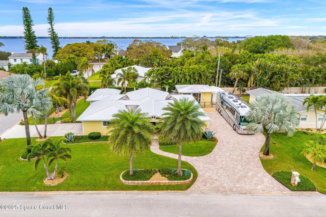 Photo of 610 Mango Drive