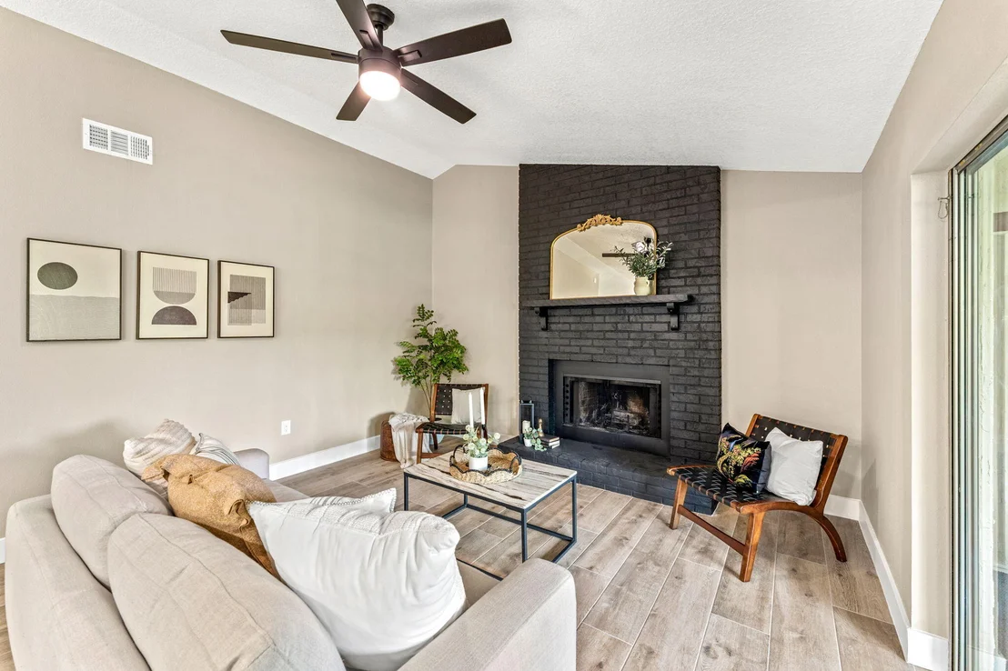 Photo of 4695 Robert Street