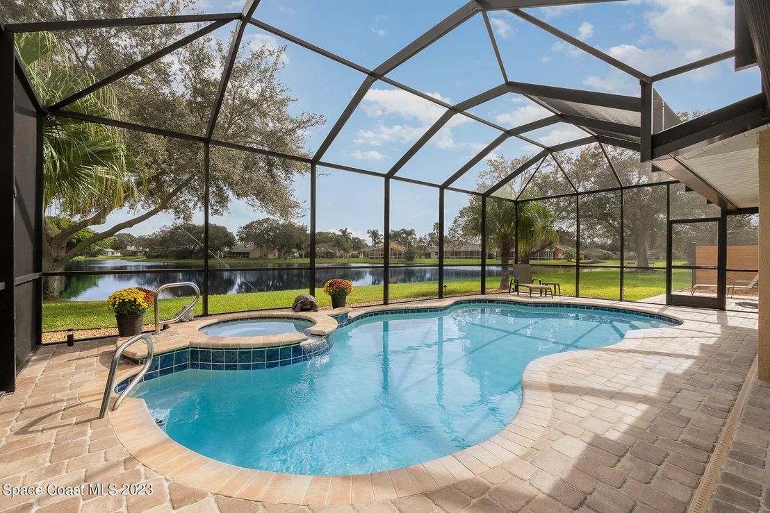 Photo of 321 Lake Victoria Circle