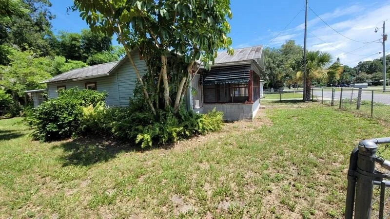 Photo of 2345 Broadway Avenue