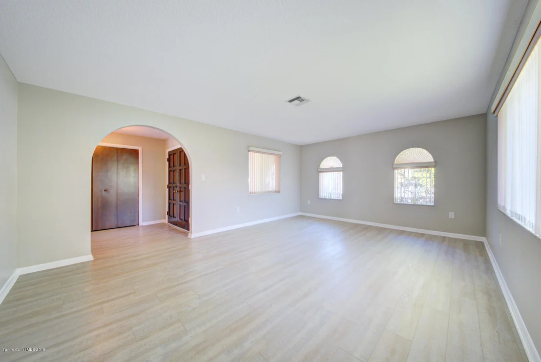 Photo of 343 Dorset Drive